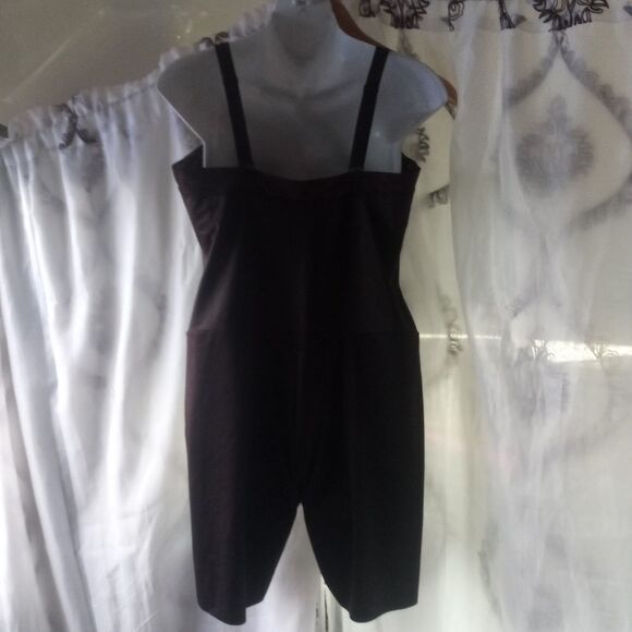 Maidenform shapewear size medium ( box CZ ) - Picture 3 of 3